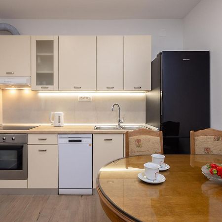 Apartments Paladin Макарска Экстерьер фото