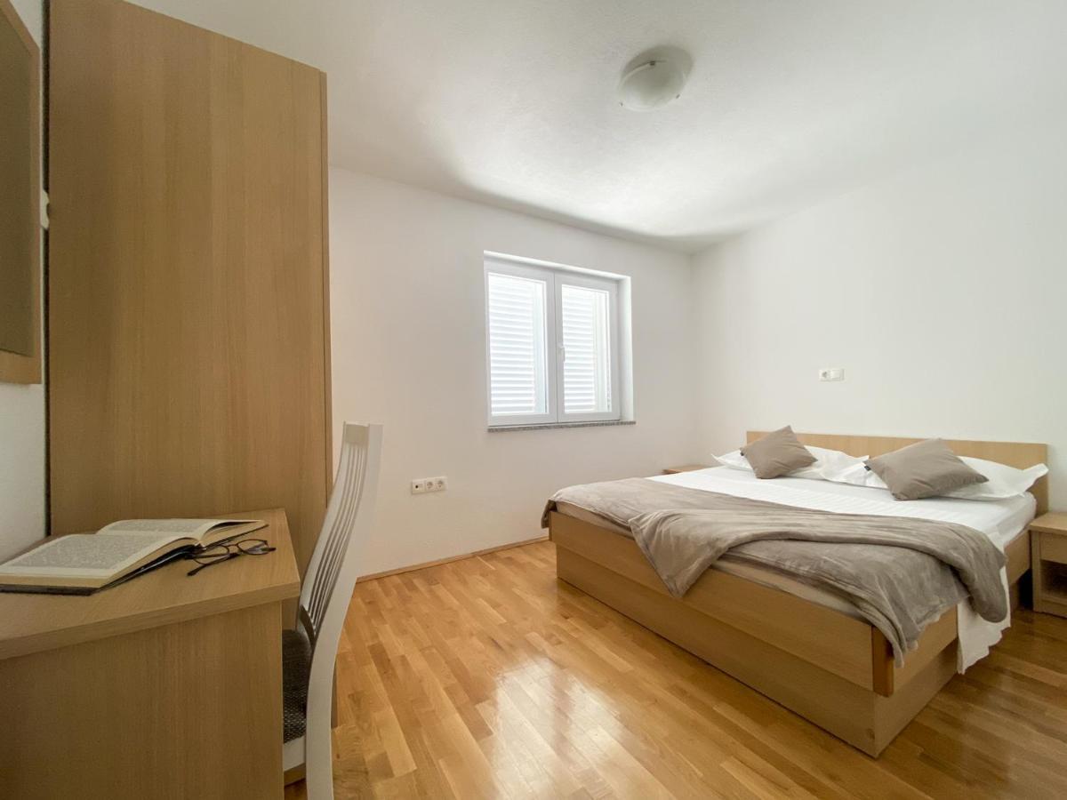 Apartments Paladin Макарска Экстерьер фото