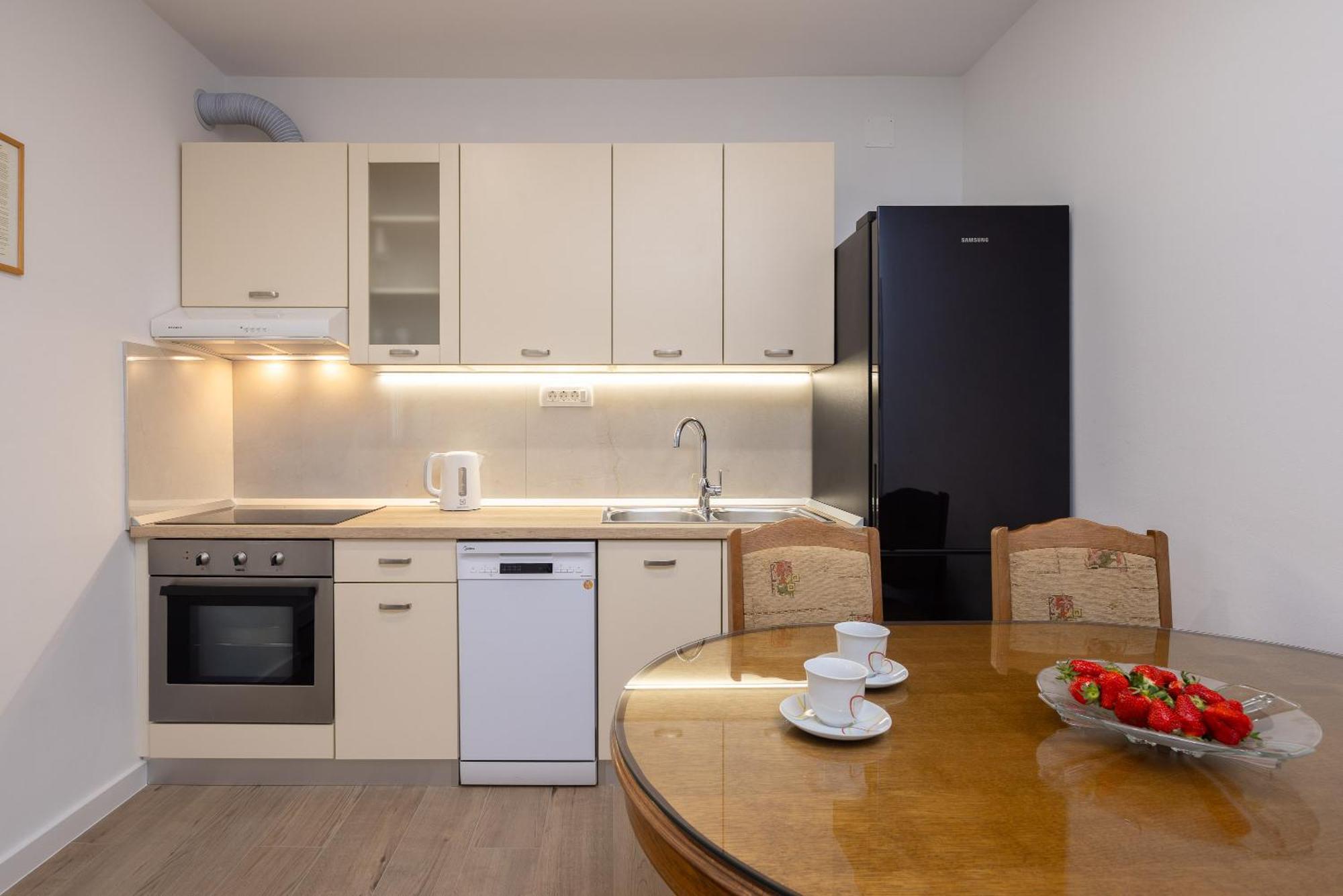Apartments Paladin Макарска Экстерьер фото